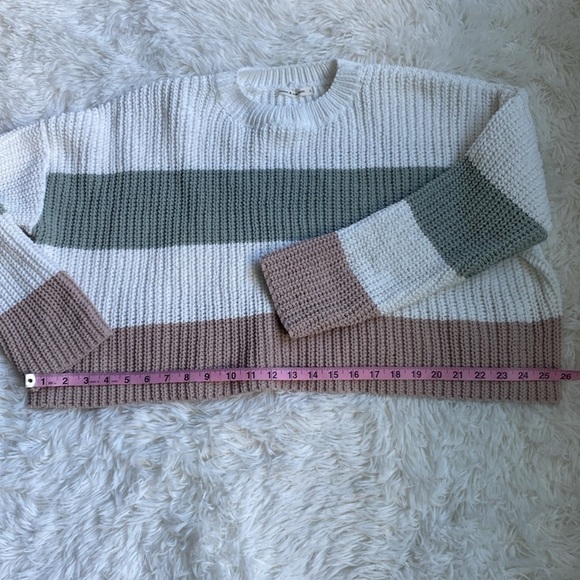 Moon & Madison Sweater with Stripes.  NWOT.  Size Large. - Picture 4 of 5